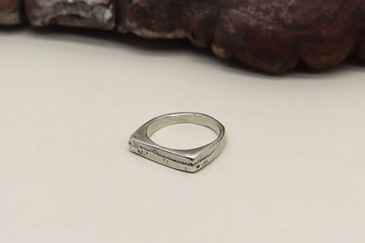 Square band ring